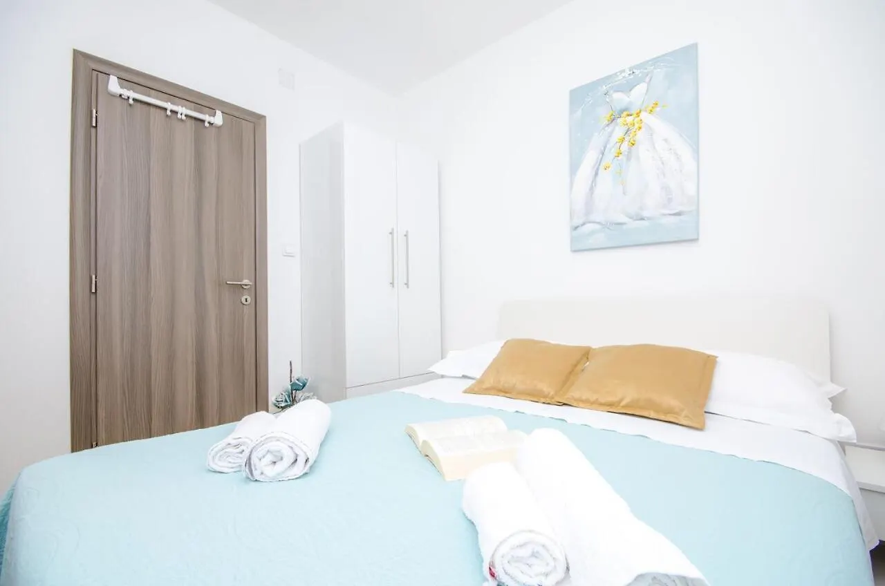 Apartments City View Trogir 0*,